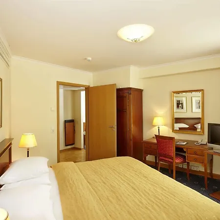 Hotel Hyperion
