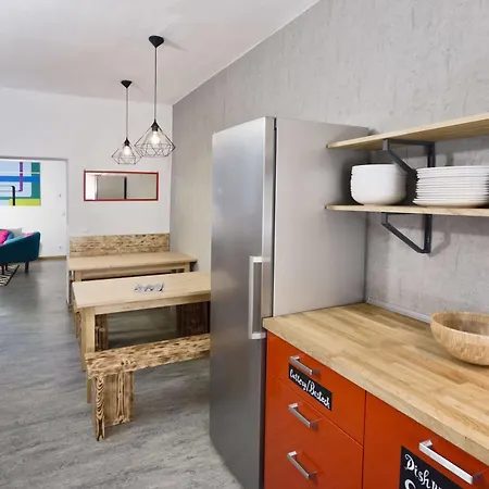 Old Town Hostel *