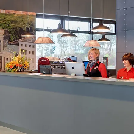 Meininger Airport Hotel