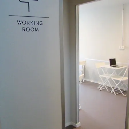 Hostel Near Brandenburg Gate - &