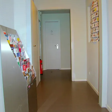 Hostel Near Brandenburg Gate - & *