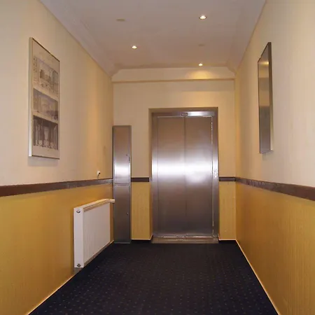 מלון Erlanger Hof 3*