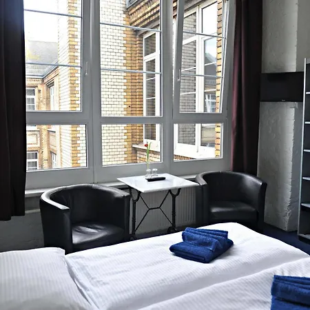 Transit Hotel 2*