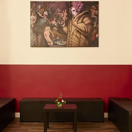 Ballhaus Hostel *