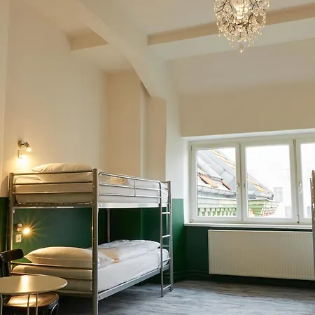 Ballhaus Hostel *