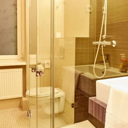 Ballhaus Hostel *