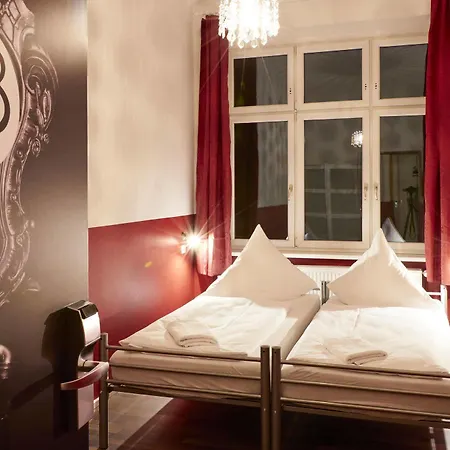 Ballhaus Hostel *