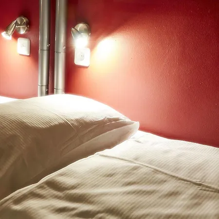 Ballhaus Hostel *