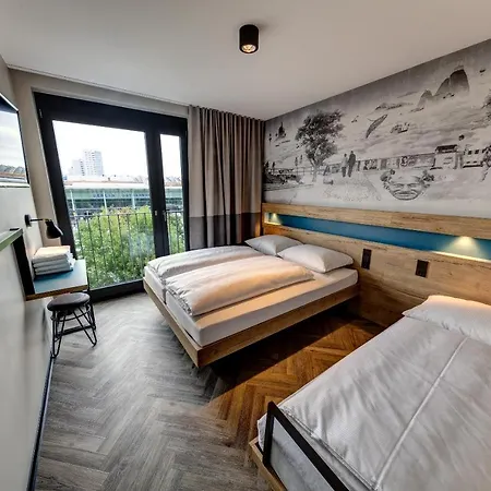 Hotel Schulz At The East Side Gallery Berlino