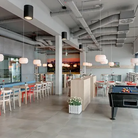 Meininger Airport Hotel