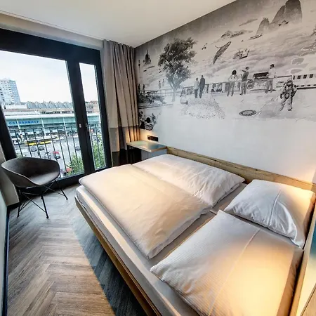 Schulz At The East Side Gallery Hotel 3*