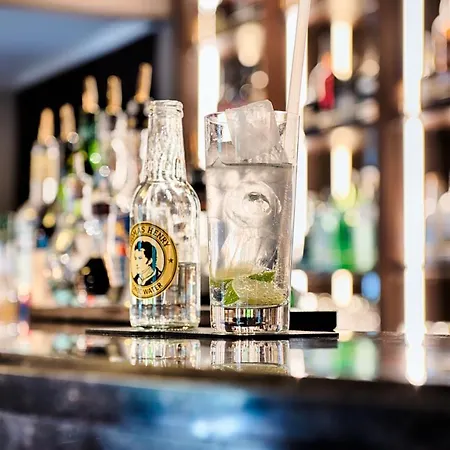 Mondrian Am Checkpoint Charlie 4*