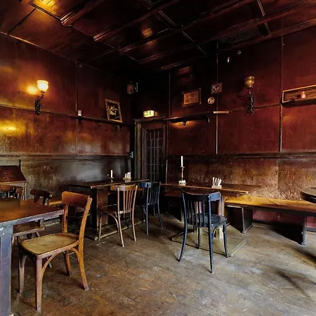 Ballhaus *