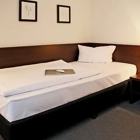 Lützow Hotel 3*