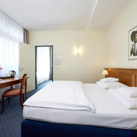 Hollywood Media Am Kurfuerstendamm 4*
