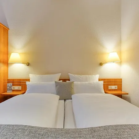 Centro West Hotel 4*