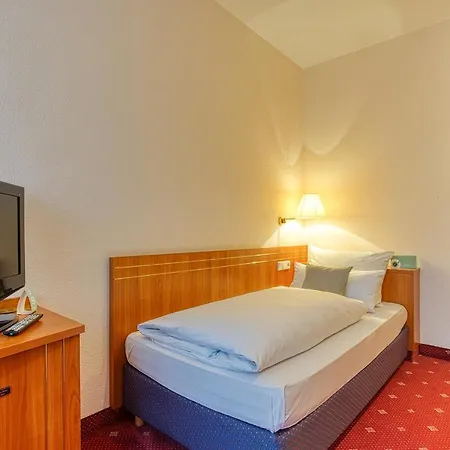 Centro West Hotel 4*