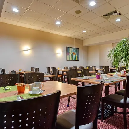 Centro West Hotel 4*