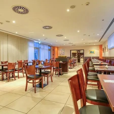 Titanic Comfort Kurfuerstendamm 3* Berlín