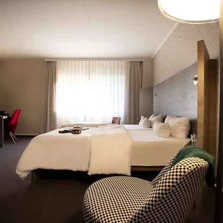 Courtyard By Marriott Berlin Hotel 4*
