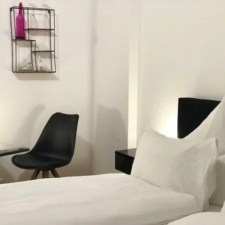 Apartment Q! Alex Berlin
