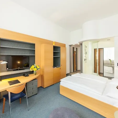 Ostbahnhof Hotel 4*