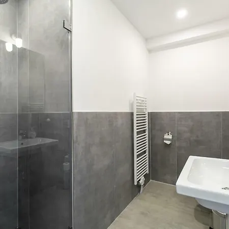 Apartment Holiday Frankfurter Allee 98 *