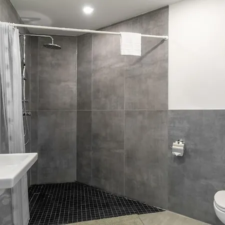 Apartment Holiday Frankfurter Allee 98 *