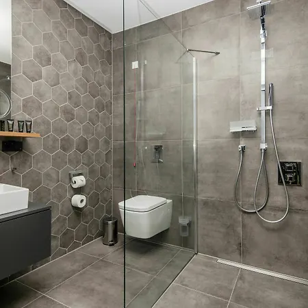 Aparthotel Smartments Business West 3*