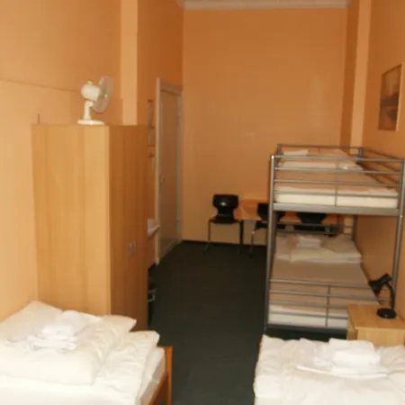 Hostel Happy Go Lucky + Berlin
