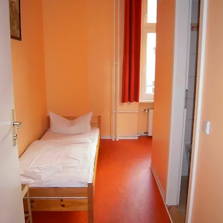 Hostel Happy Go Lucky +