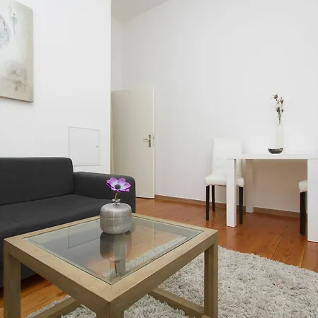 Im Arnimkiez Apartment