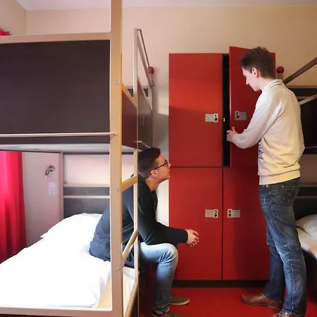 2a Hostel *