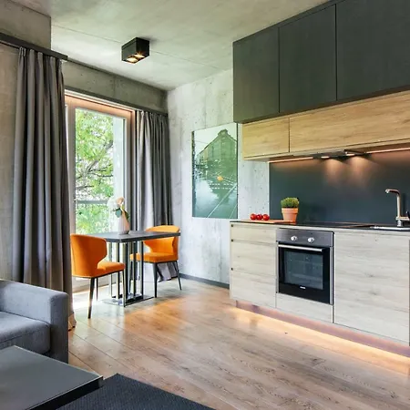 Downtown Mitte 4*