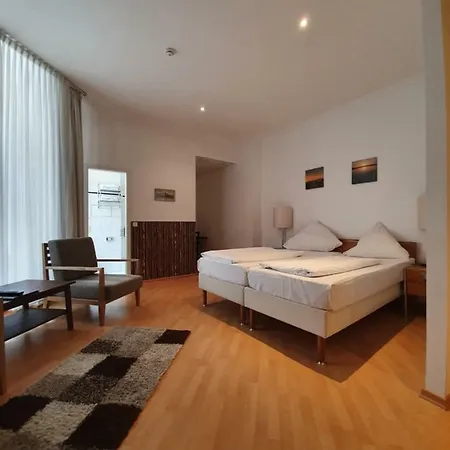 מלון Erlanger Hof 3*