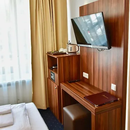 Christie Aparthotel 3*
