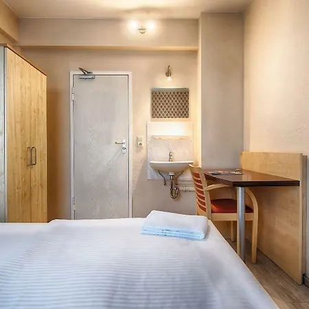 Enjoy West Hostel