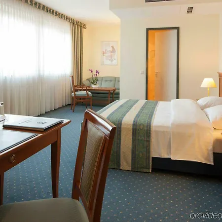 Hollywood Media Am Kurfuerstendamm 4* Berlin