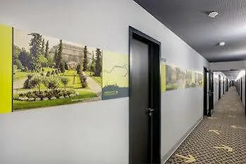 Hotel Meininger Airport 3*