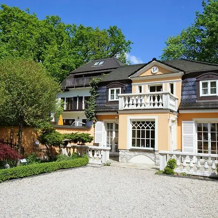 Lodge Yacht- , Und Reisemobilhafen 