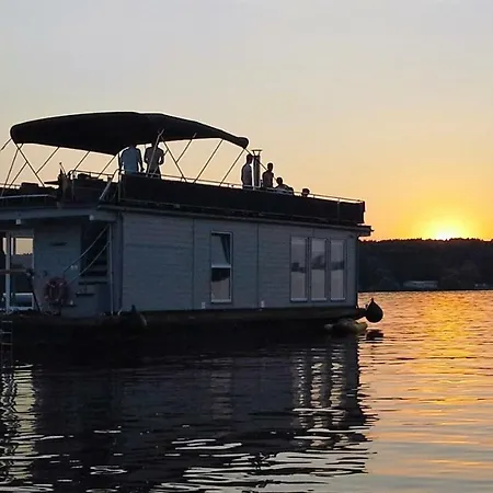 Botel Hausboot Deluxe