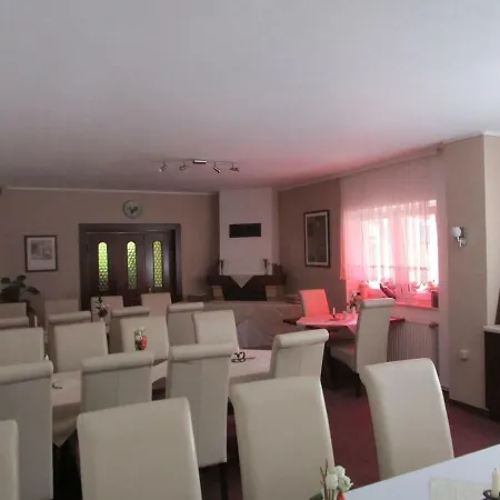 Hotel Kryom's 108 3*