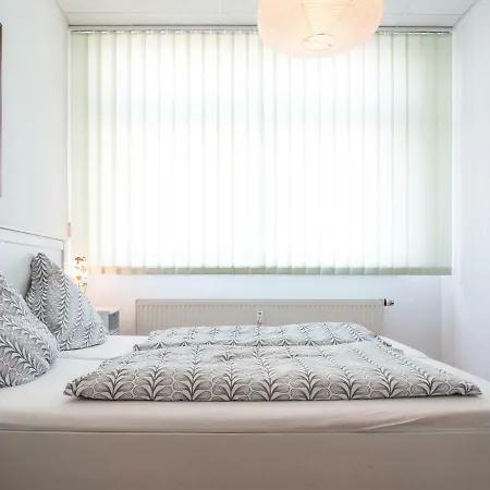 Spacious And Modern Furnished For 10 Guests Apartment Berlin