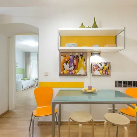 Apartment Schones 2-zimmer-apartment In Kollwitzplatz-nahe Berlin