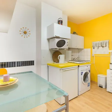 Schones 2-zimmer-apartment In Kollwitzplatz-nahe *