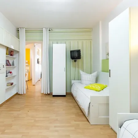 Schones 2-zimmer-apartment In Kollwitzplatz-nahe Apartment