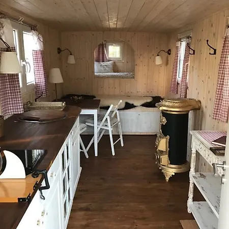 Stilvoller Bauwagen In Berlin-kopenick Campsite *