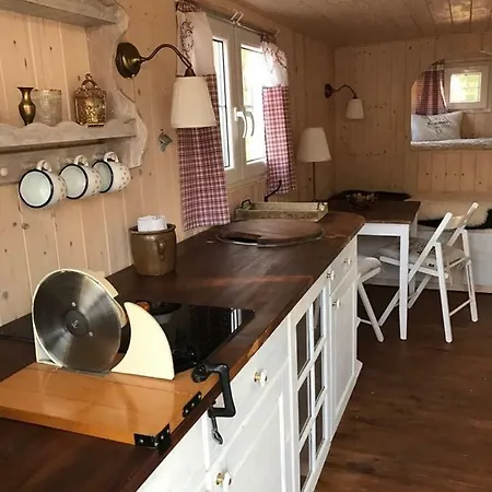 Campsite Stilvoller Bauwagen In Berlin-kopenick