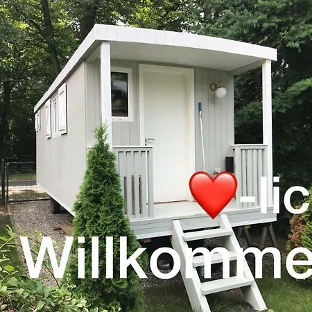 Stilvoller Bauwagen In Berlin-kopenick * Berlin