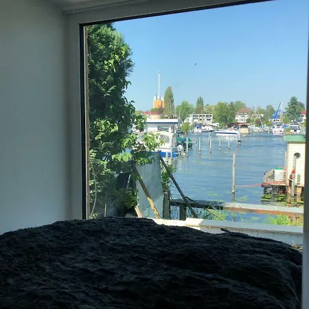 Tiny House Oder Auf Der Sunset Marina *